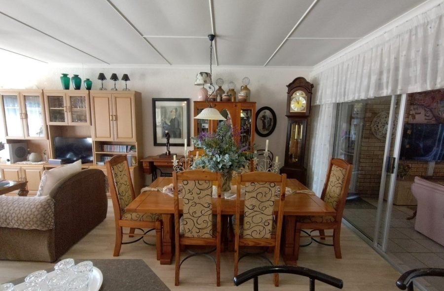 5 Bedroom Property for Sale in Wavecrest Eastern Cape